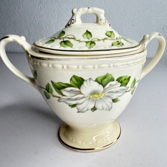 Homer Laughlin Georgian Eggshell Cotillion Magnolia Pattern Sugar Bowl and Lid - Picture 3 of 14